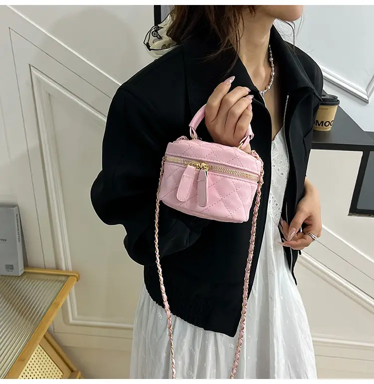 2025 New Silver Quilted Crossbody Bag with Chain Strap — feature 6
