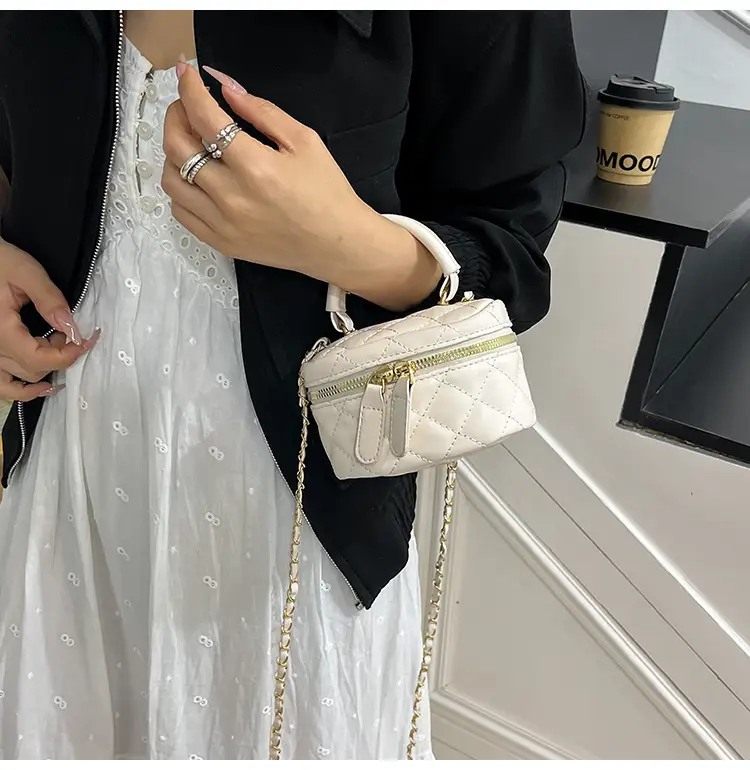 2025 New Silver Quilted Crossbody Bag with Chain Strap — feature 7