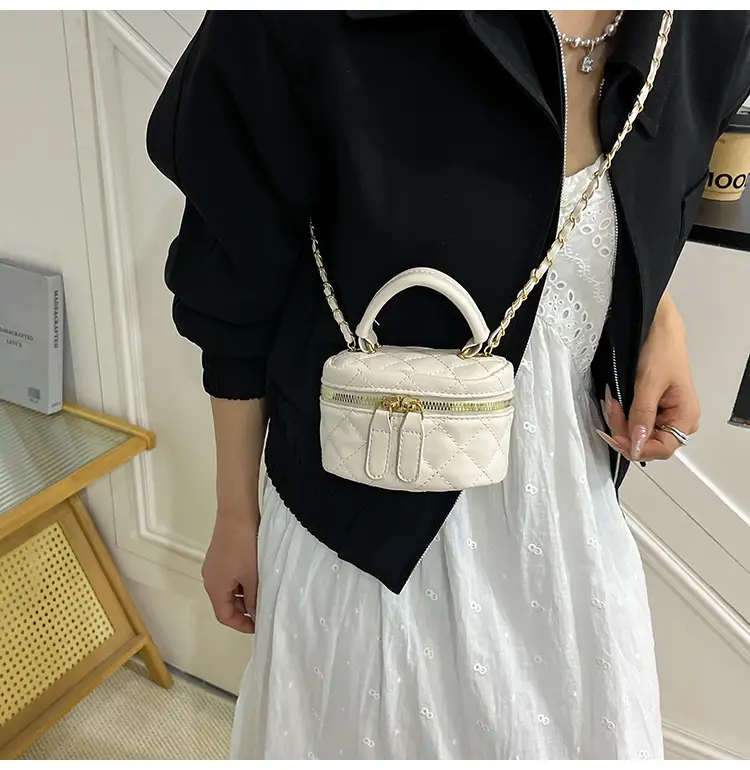 2025 New Silver Quilted Crossbody Bag with Chain Strap — feature 8