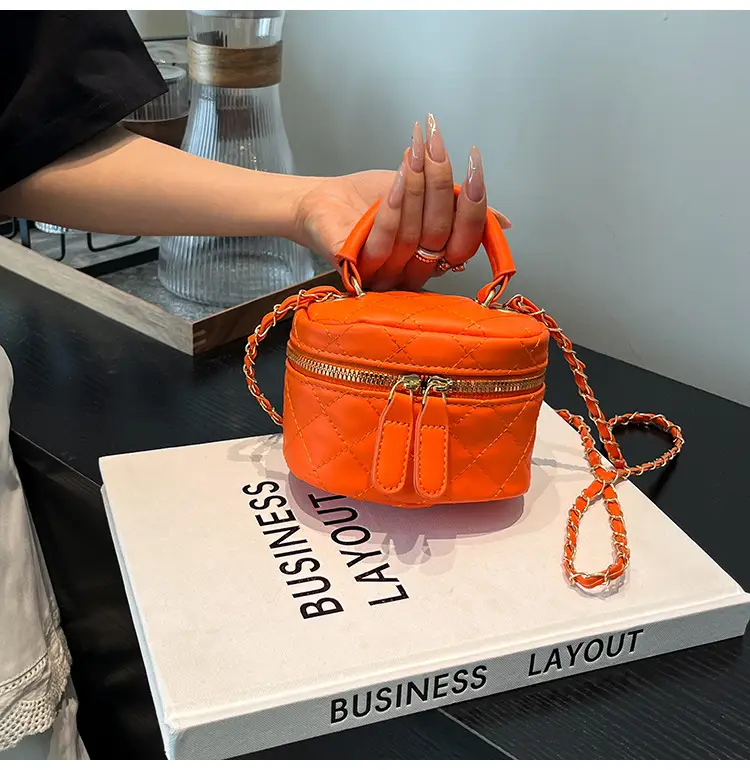 2025 New Silver Quilted Crossbody Bag with Chain Strap — feature 9