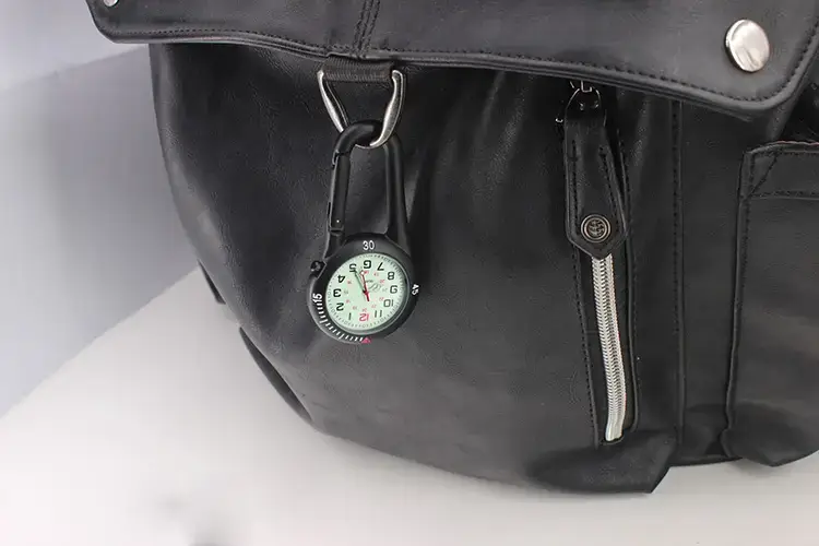 Carabiner Hanging Watch Black Quartz Pointer Sports Watch — feature 6