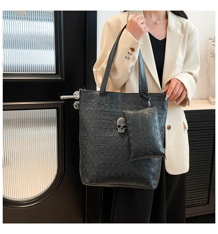 European Commuter Tote Bag with Coin Purse, Black Quilted, Large Capacity — feature 10