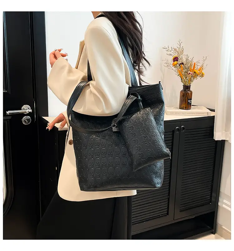 European Commuter Tote Bag with Coin Purse, Black Quilted, Large Capacity — feature 11