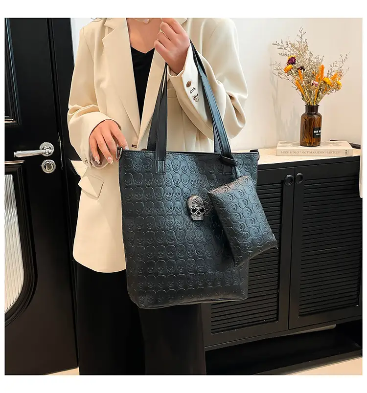 European Commuter Tote Bag with Coin Purse, Black Quilted, Large Capacity — feature 12