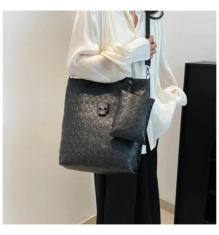 European Commuter Tote Bag with Coin Purse, Black Quilted, Large Capacity — feature 13
