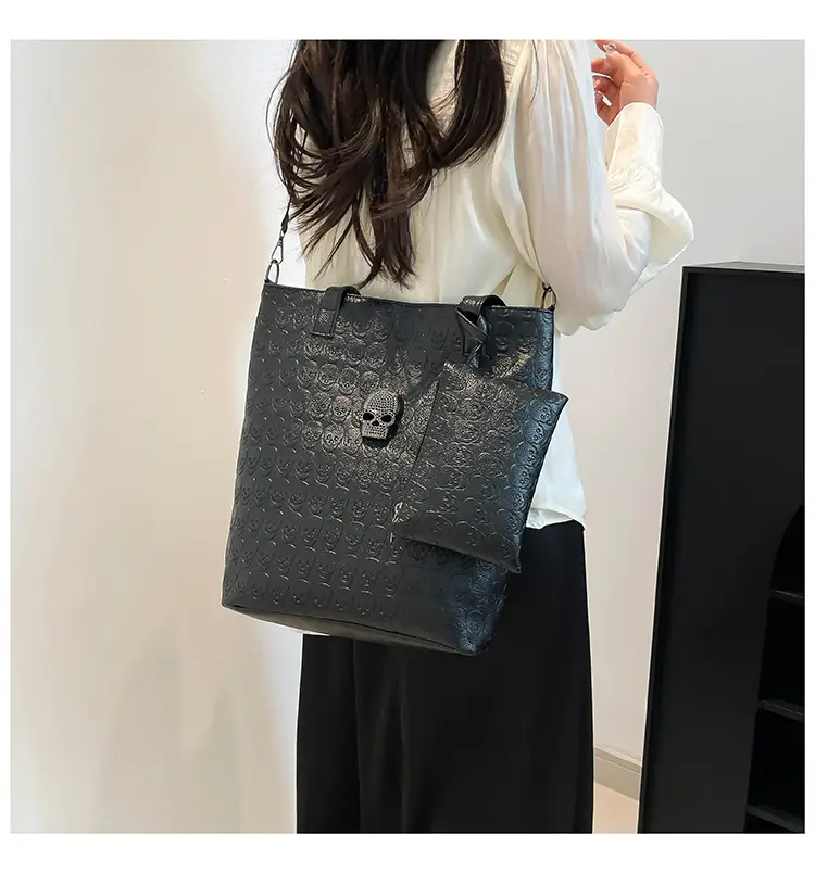 European Commuter Tote Bag with Coin Purse, Black Quilted, Large Capacity — feature 14