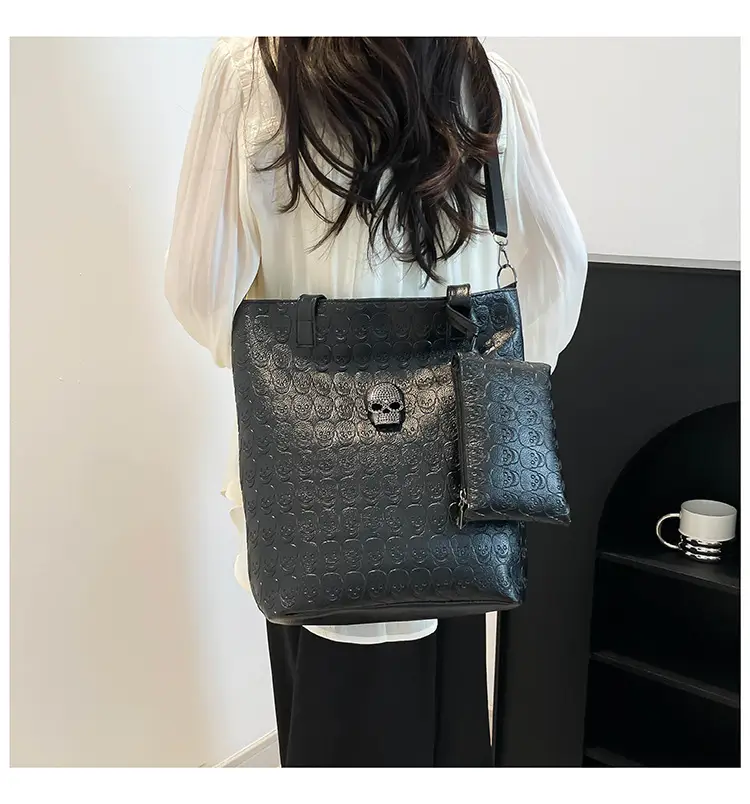 European Commuter Tote Bag with Coin Purse, Black Quilted, Large Capacity — feature 15