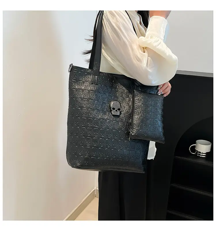 European Commuter Tote Bag with Coin Purse, Black Quilted, Large Capacity — feature 16
