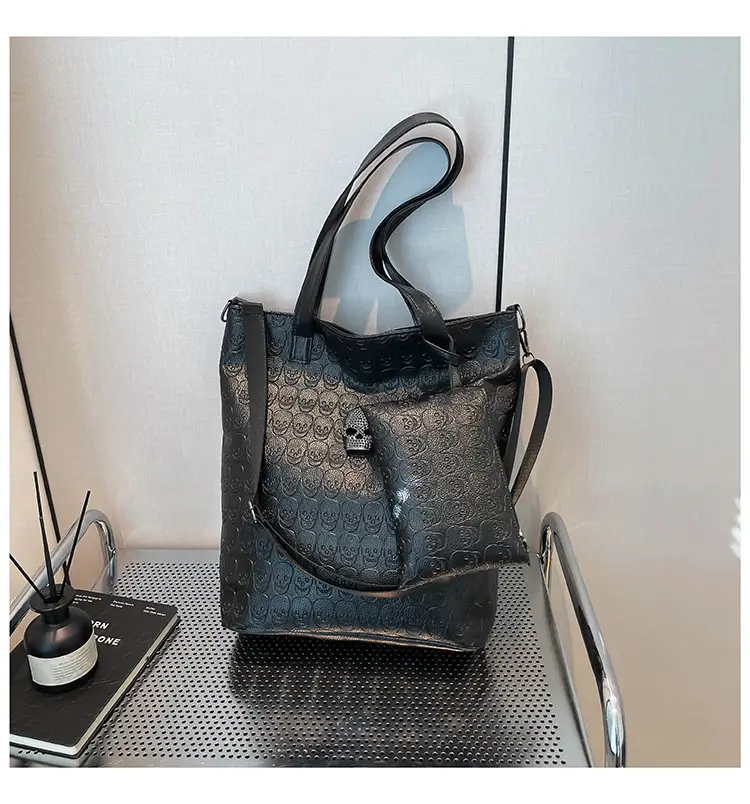 European Commuter Tote Bag with Coin Purse, Black Quilted, Large Capacity — feature 22