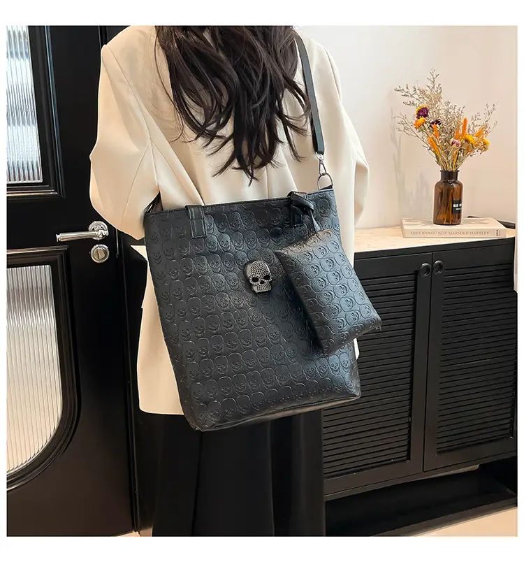 European Commuter Tote Bag with Coin Purse, Black Quilted, Large Capacity — feature 9