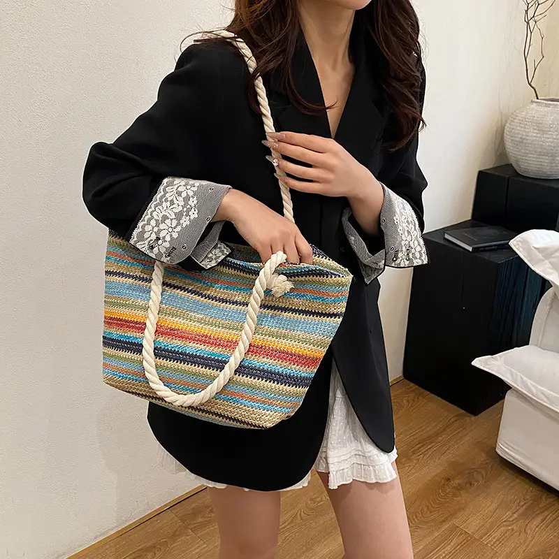 Straw Bag for Summer Beach Vacation Fashion Trend - Image 3
