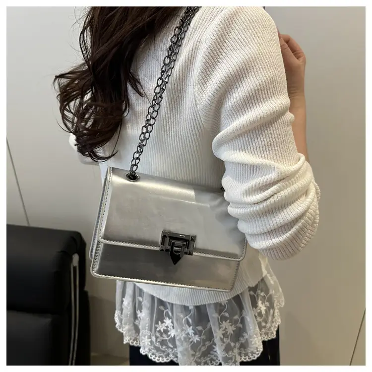 White Retro Crossbody Bag for Women 2025 — feature 16