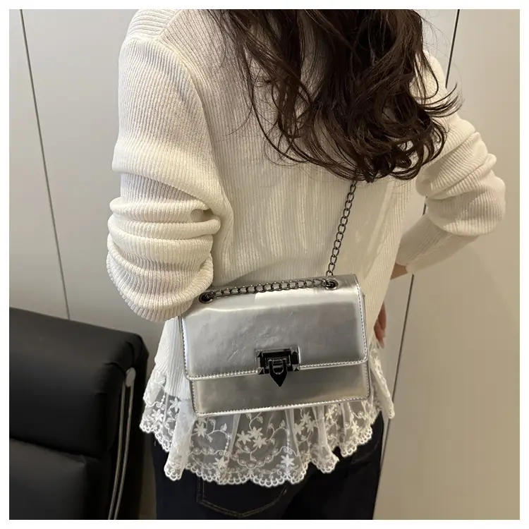 White Retro Crossbody Bag for Women 2025 — feature 17