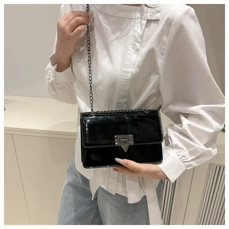 White Retro Crossbody Bag for Women 2025 — feature 19