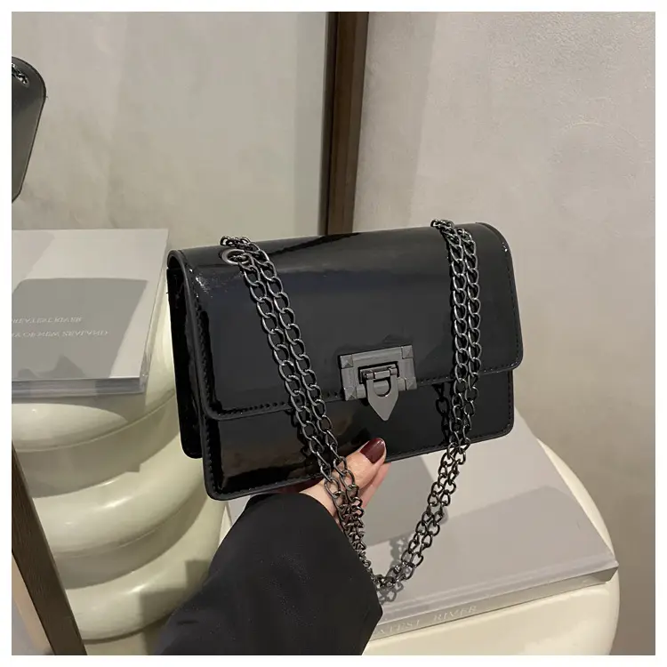 White Retro Crossbody Bag for Women 2025 — feature 21