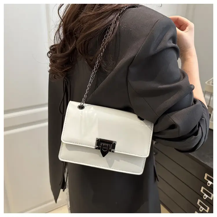 White Retro Crossbody Bag for Women 2025 — feature 9