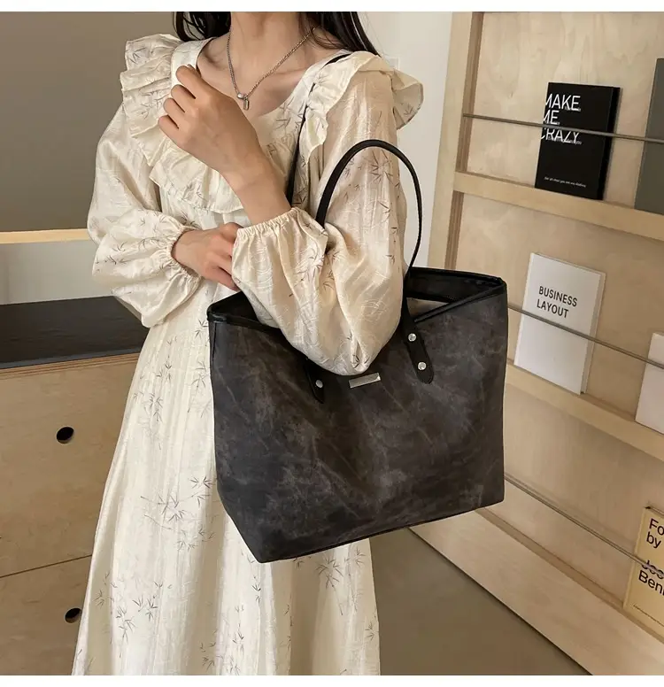 Women's Beige Large Capacity Shoulder Tote Bag 2025 — feature 25