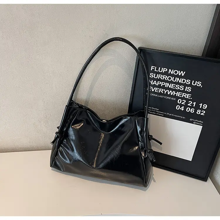 Stylish White Shoulder Bag for Women - Image 4