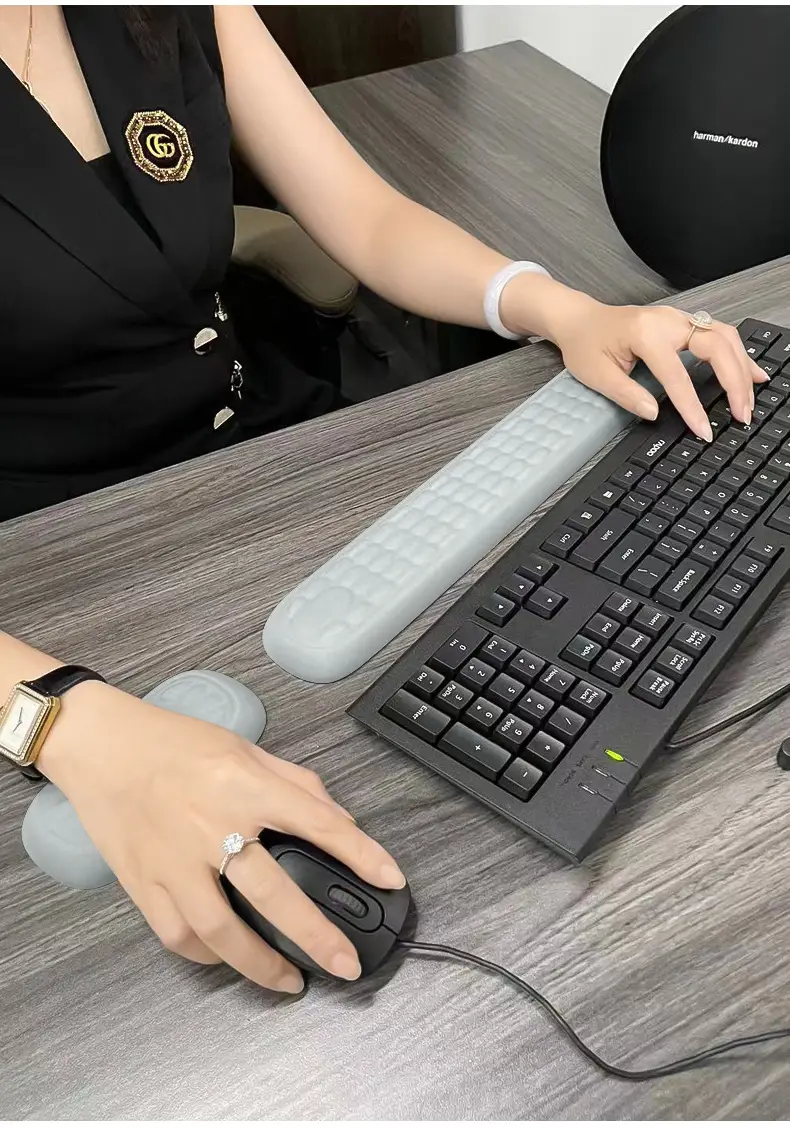 Memory Foam Mouse Pad with Acupressure Design Grey — feature 16