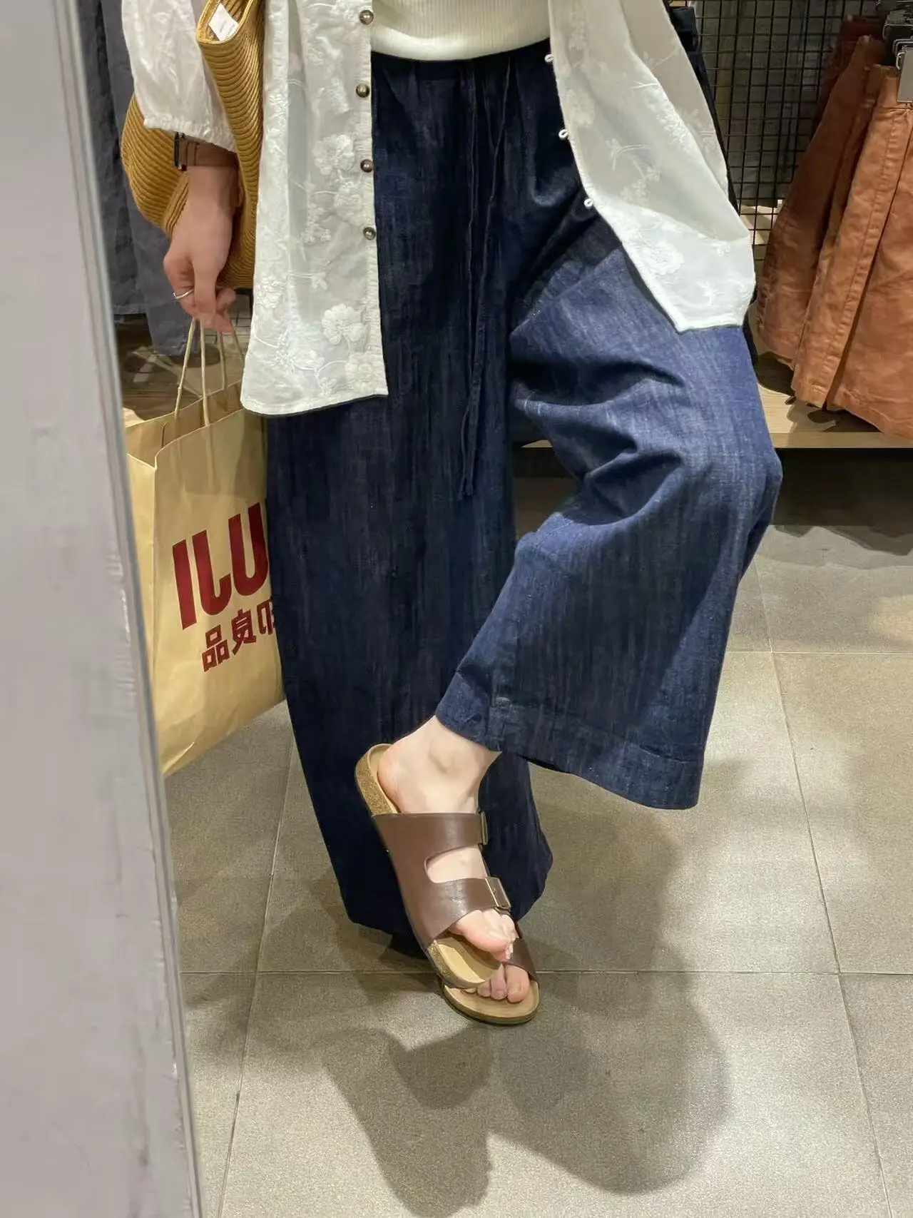 Women's Dark Blue Linen Jeans with Tote Bag — feature 15