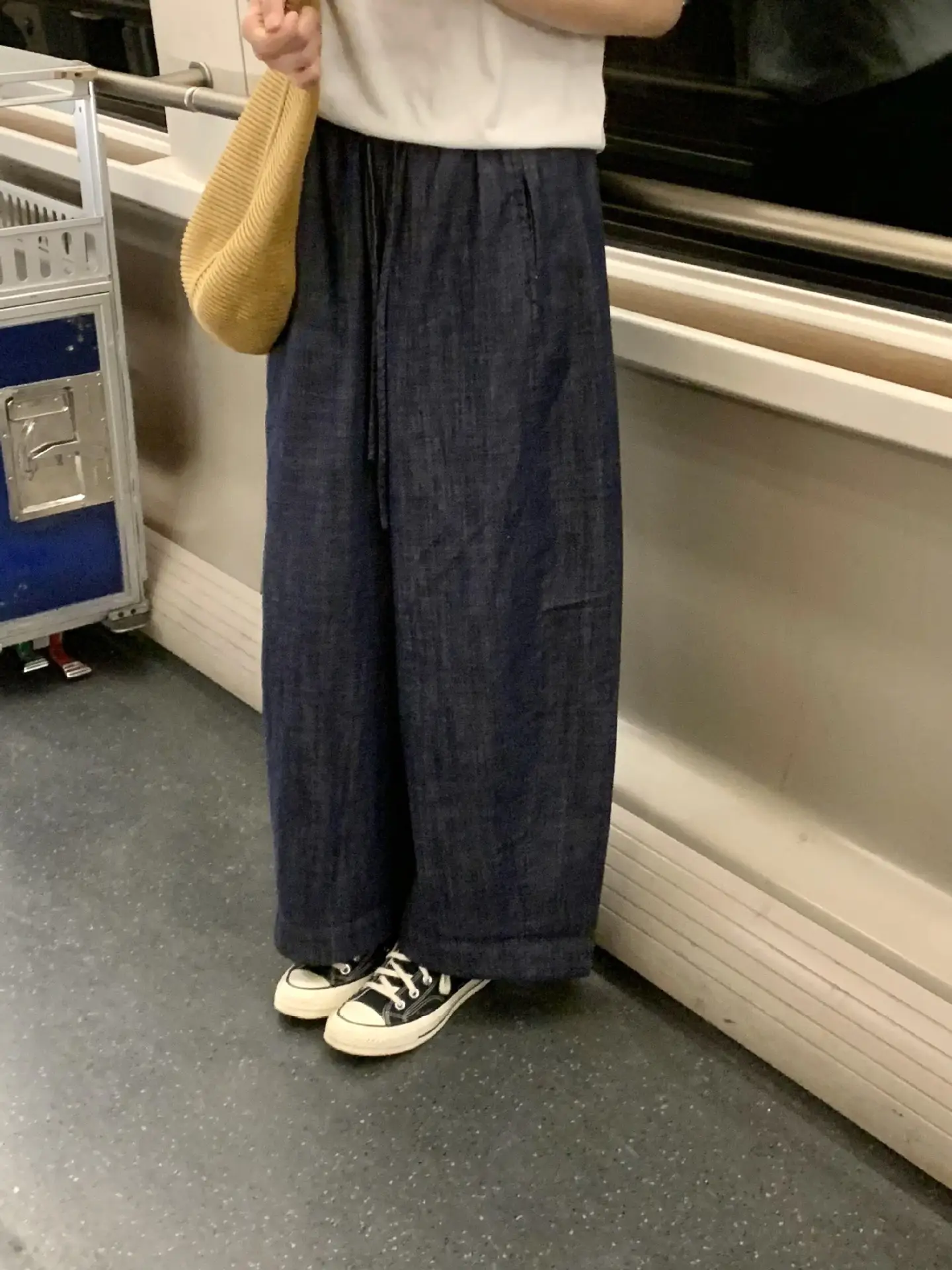 Women's Dark Blue Linen Jeans with Tote Bag — feature 9