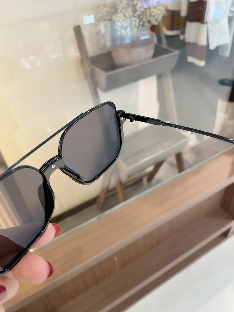 New Women's Large Frame Sunglasses with Pink Tinted Lens — feature 12