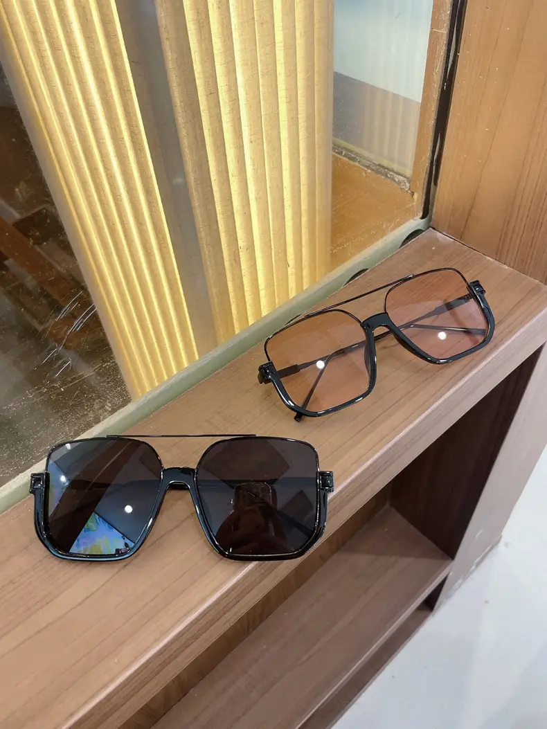 New Women's Large Frame Sunglasses with Pink Tinted Lens — feature 3