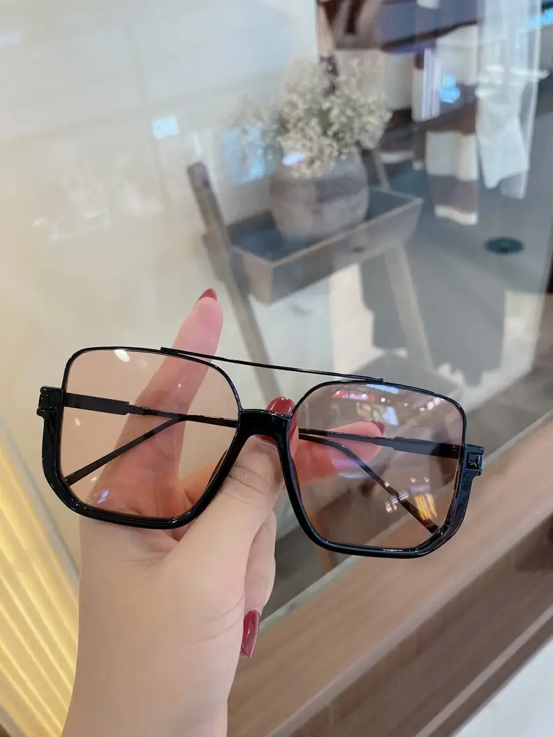 New Women's Large Frame Sunglasses with Pink Tinted Lens — feature 7