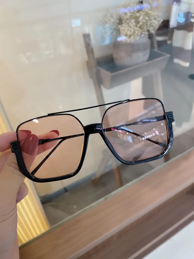 New Women's Large Frame Sunglasses with Pink Tinted Lens — feature 8