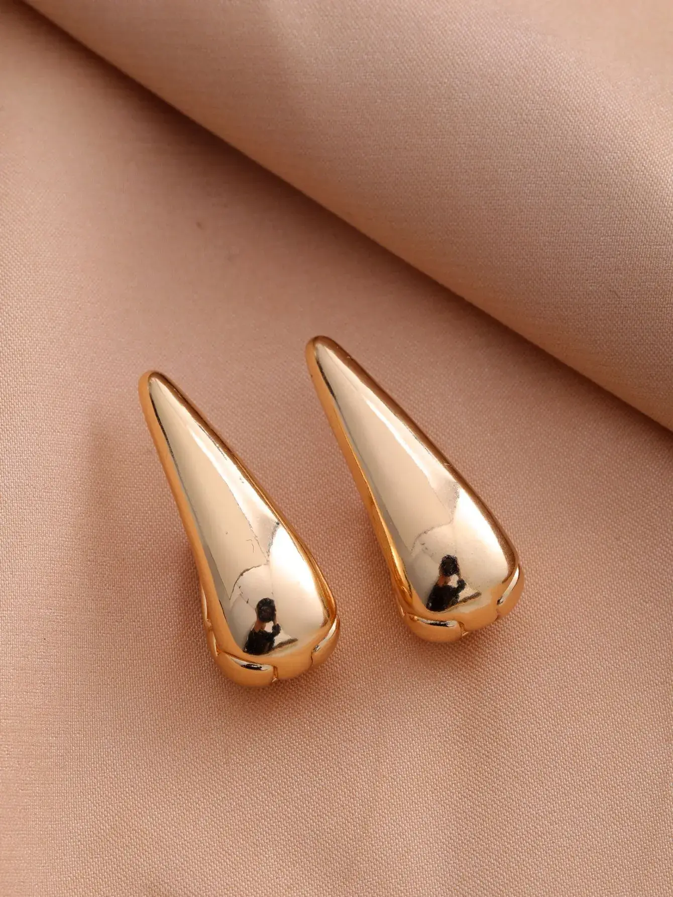 European American Textured Gold Earrings Set