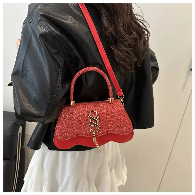 Red Glitter Letter Hardware Shoulder Bag — feature 17