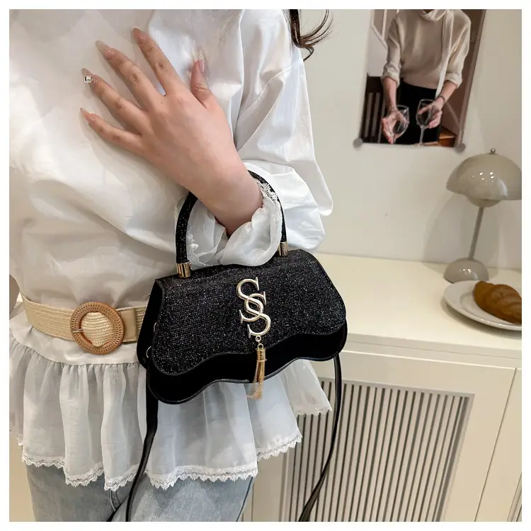 Red Glitter Letter Hardware Shoulder Bag — feature 20