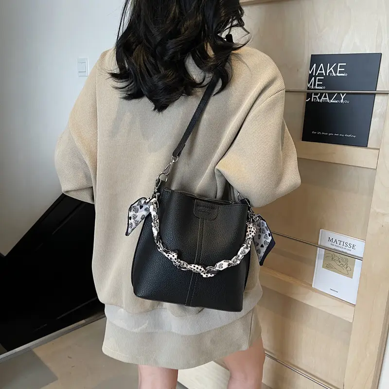 Black Korean Style Crossbody Bag for Women 2026 — feature 17