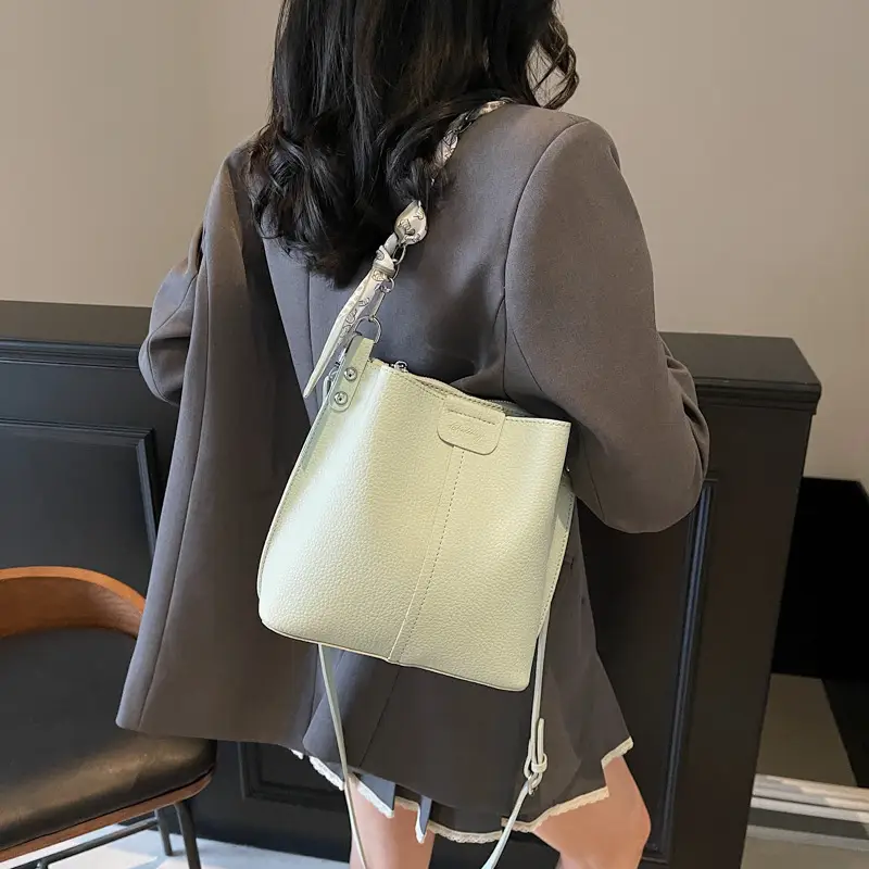 Black Korean Style Crossbody Bag for Women 2026 — feature 18