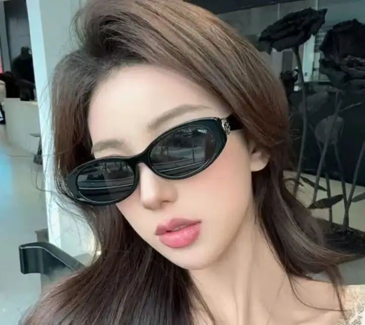 Cat-Eye Sunglasses Black Frame Dark้็ โ feature 1