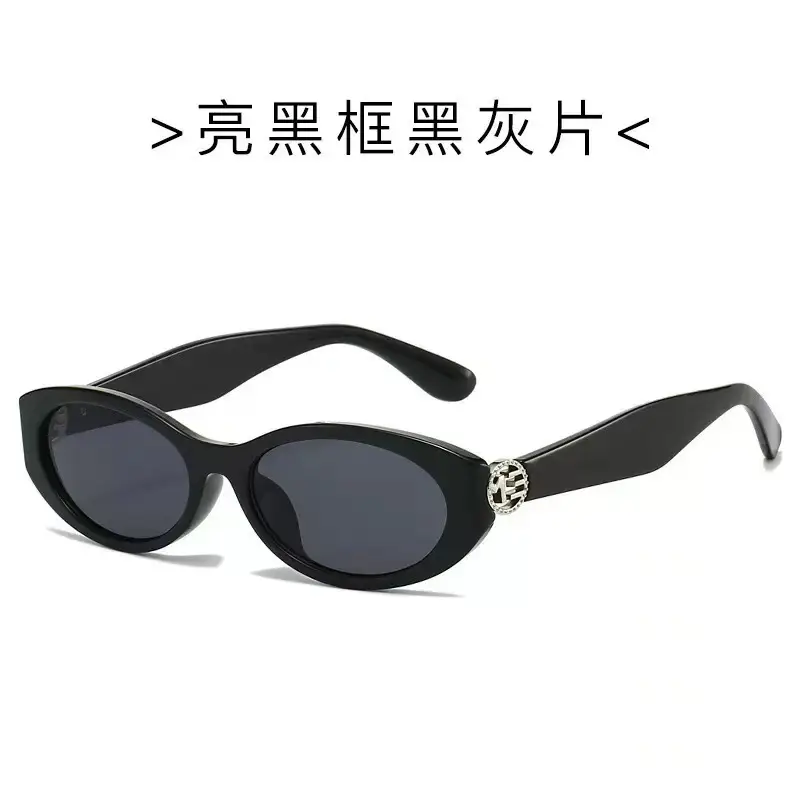 Cat-Eye Sunglasses Black Frame Dark้็