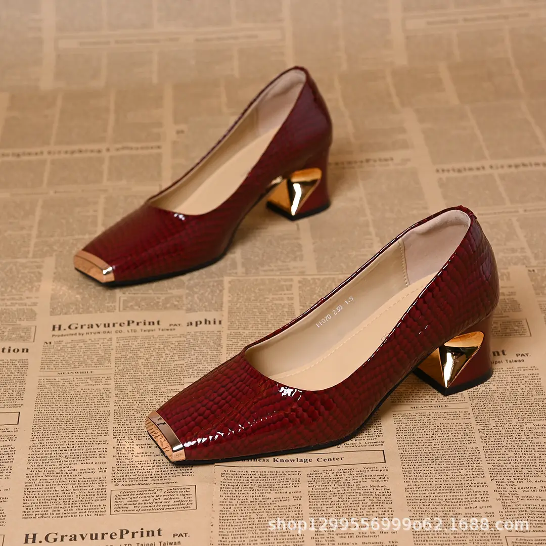 Snake Pattern Metal Iron Toe Shallow Mouth Flats for Women Spring & Fall French Style Thick Heel Versatile Comfortable Medium Heel Small Leather Shoes