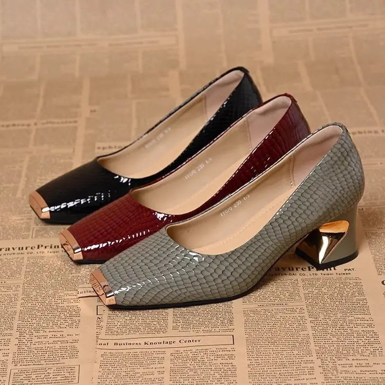 Snake Pattern Metal Iron Toe Shallow Mouth Flats for Women Spring & Fall French Style Thick Heel Versatile Comfortable Medium Heel Small Leather Shoes