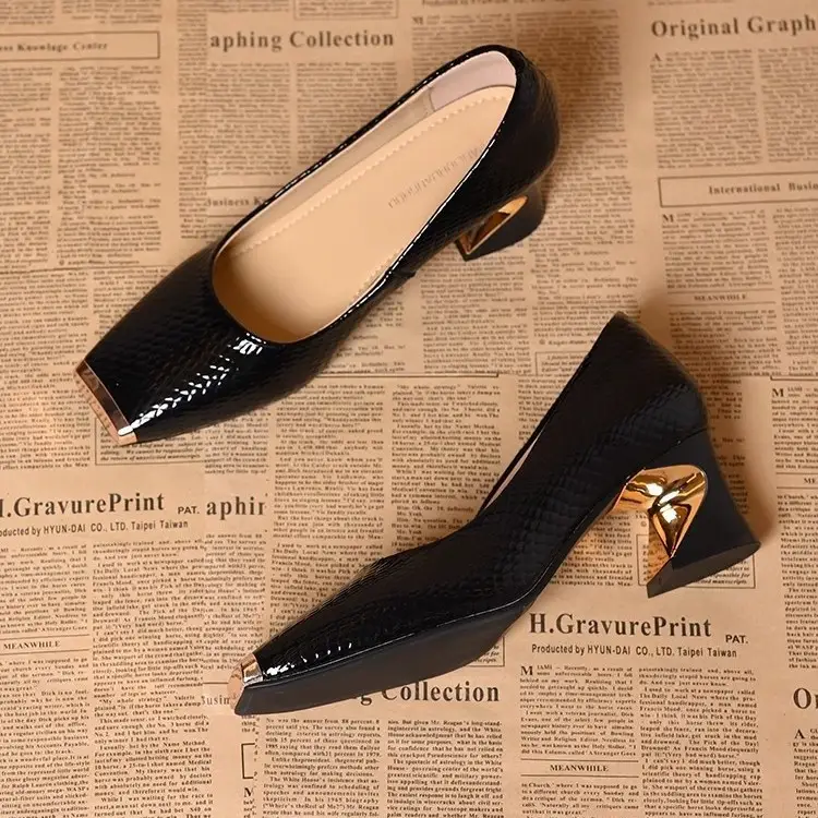 Snake Pattern Metal Iron Toe Shallow Mouth Flats for Women Spring & Fall French Style Thick Heel Versatile Comfortable Medium Heel Small Leather Shoes