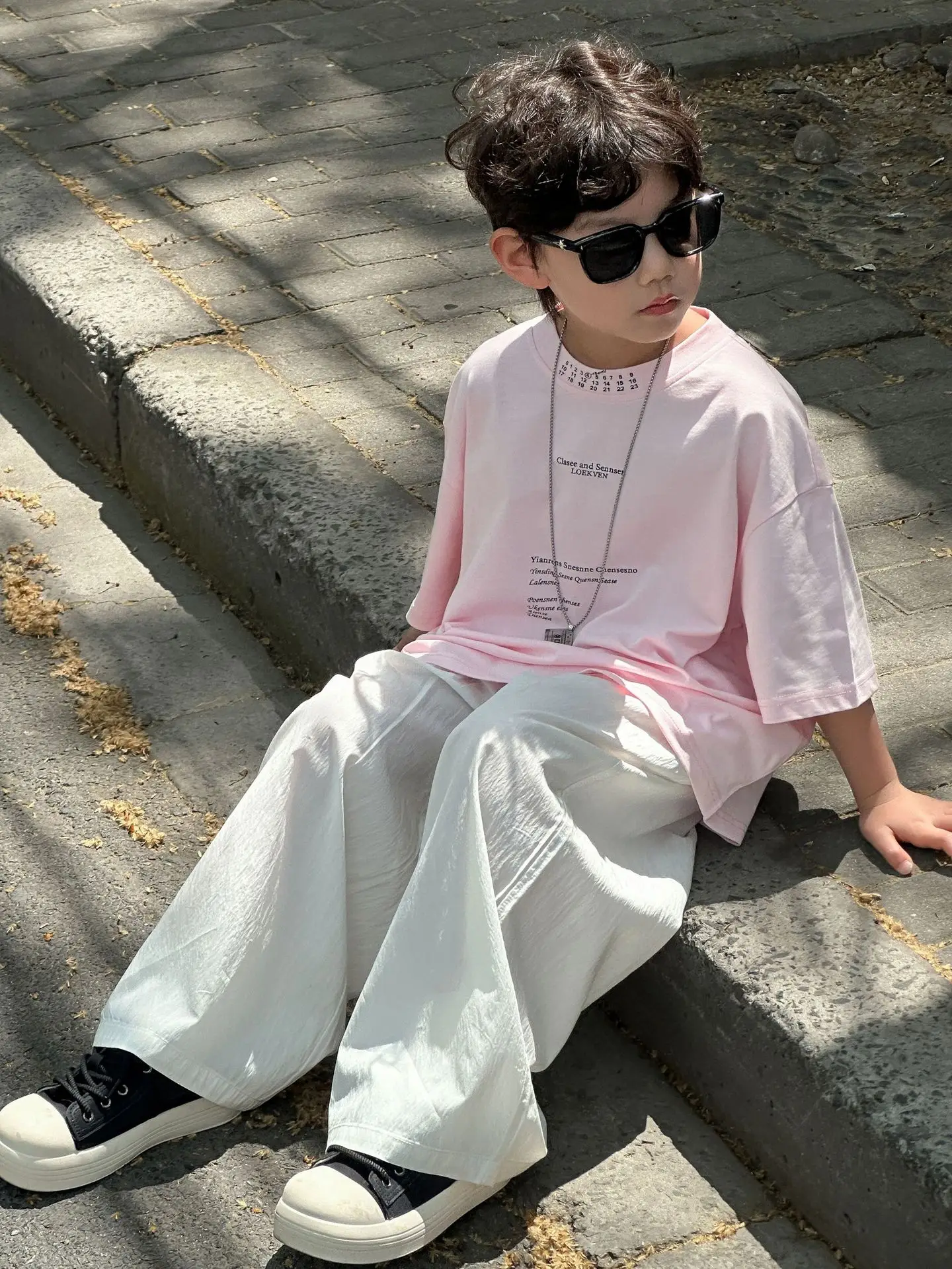 2025 Summer Boys Pink Letter T-Shirt White Pants - Image 4