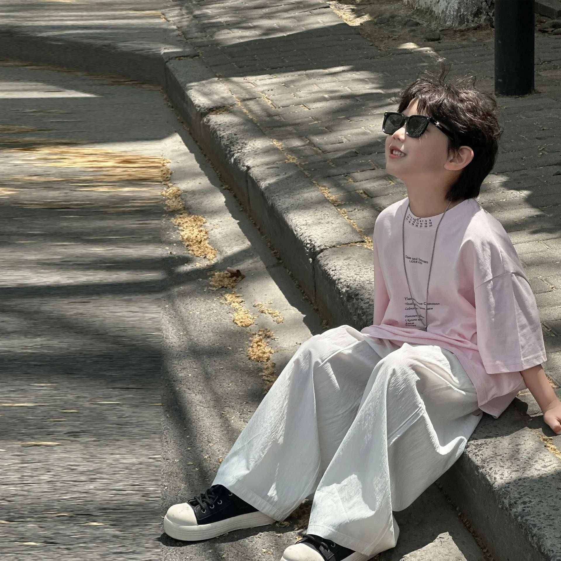 2025 Summer Boys Pink Letter T-Shirt White Pants β feature 11