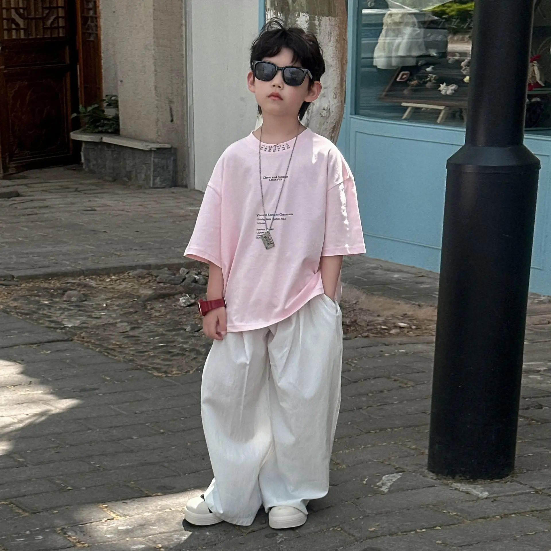 2025 Summer Boys Pink Letter T-Shirt White Pants β feature 2