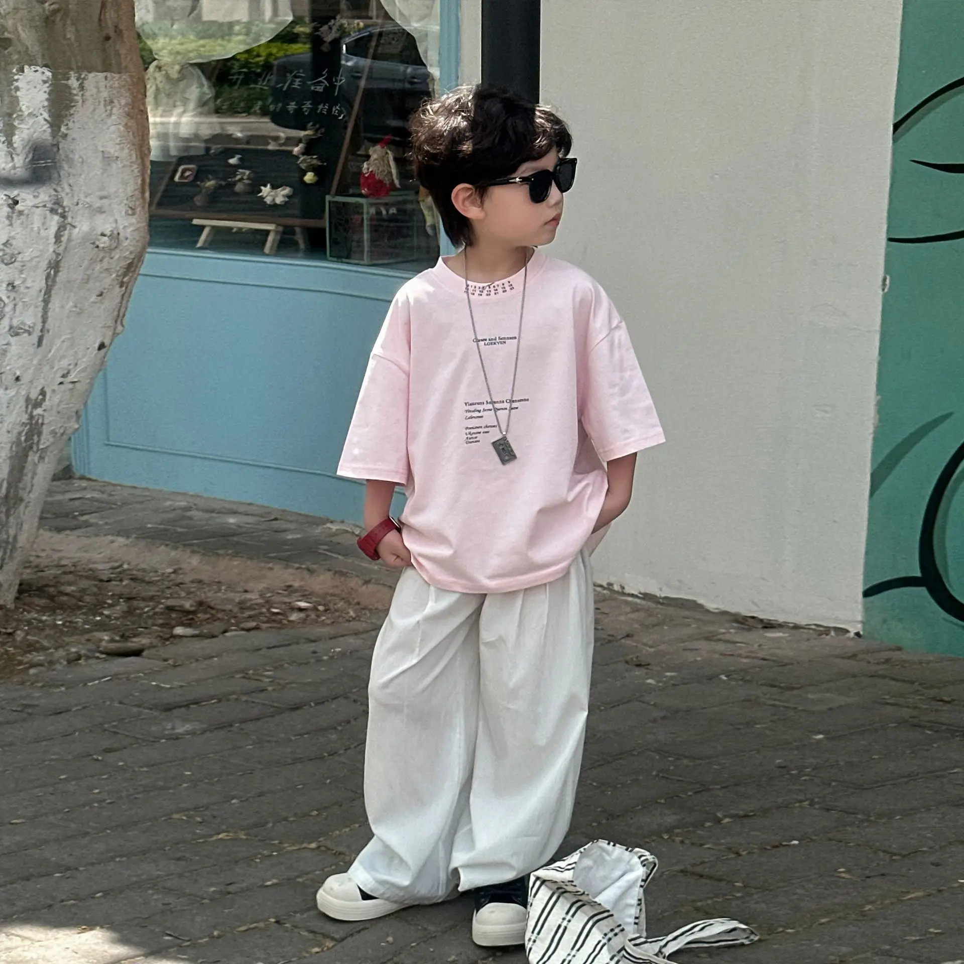 2025 Summer Boys Pink Letter T-Shirt White Pants β feature 7