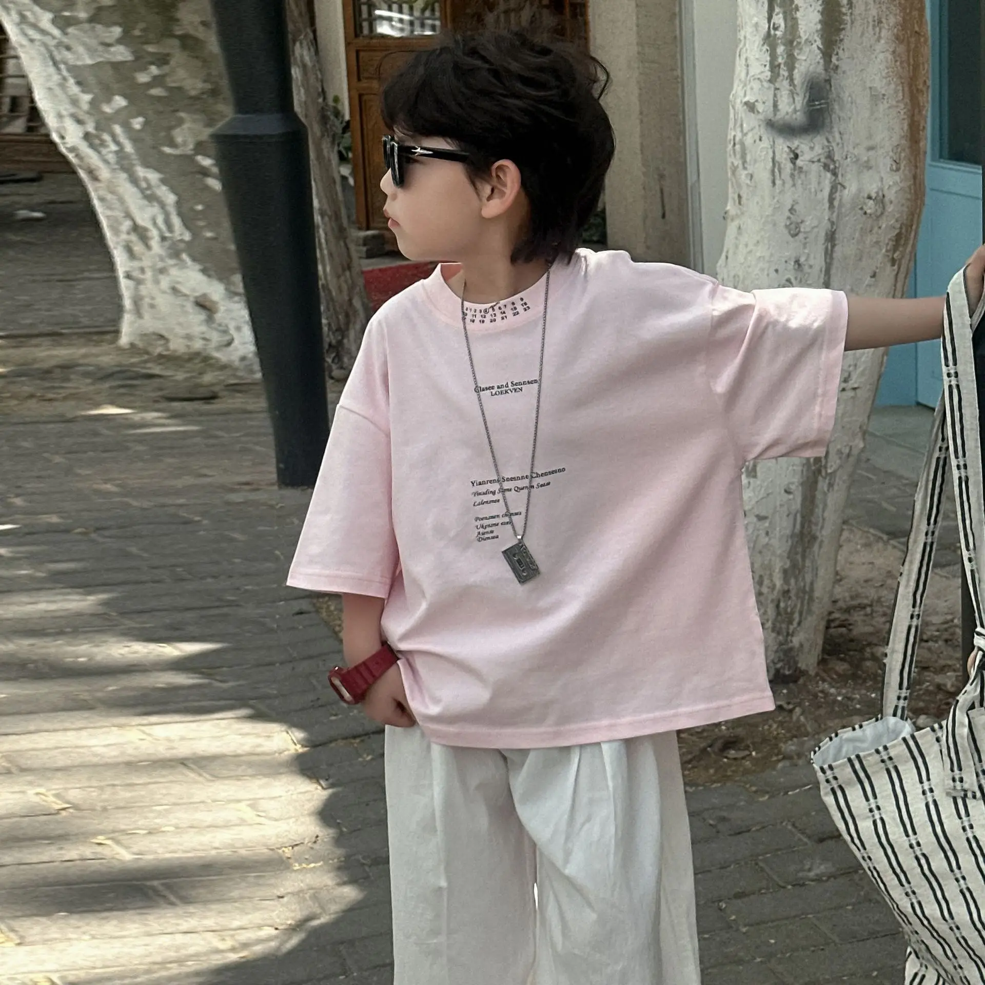 2025 Summer Boys Pink Letter T-Shirt White Pants β feature 8