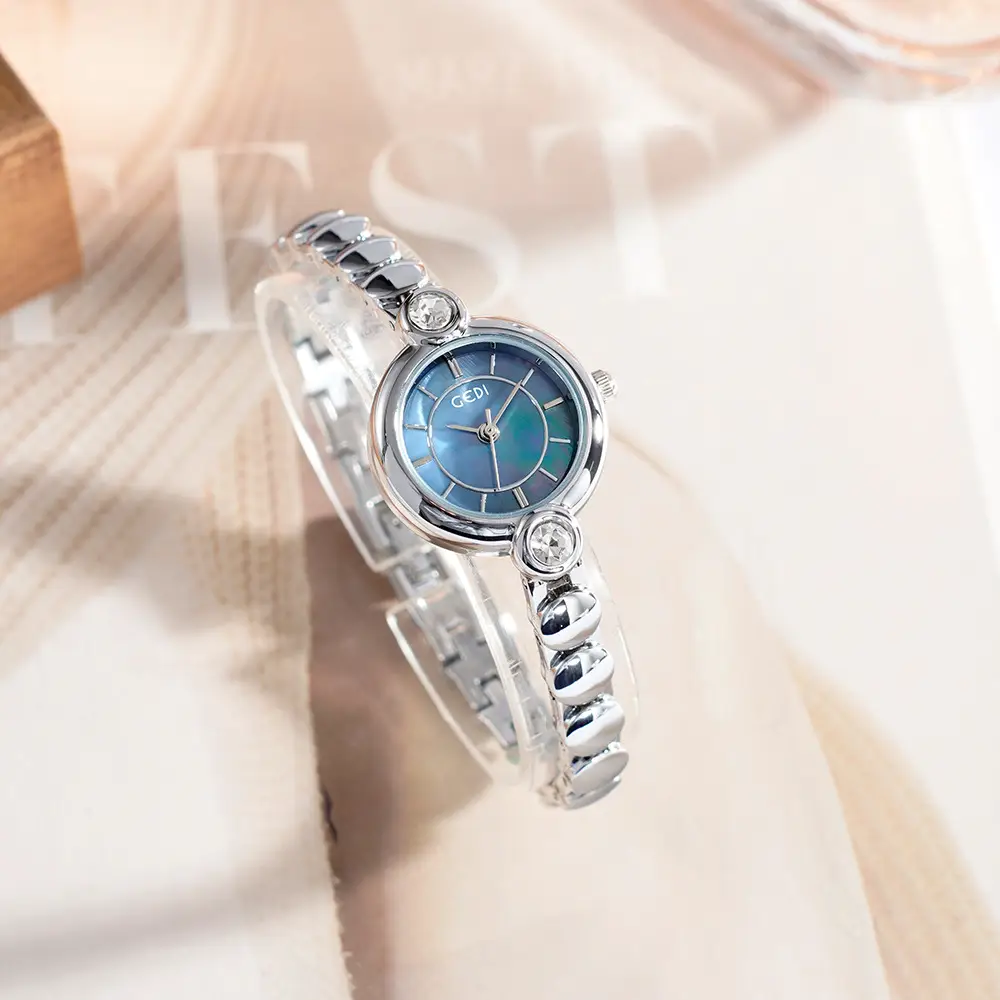 Goldie Light Luxury Women's Quartz Watch with Exquisite Alloy Bracelet - Image 6