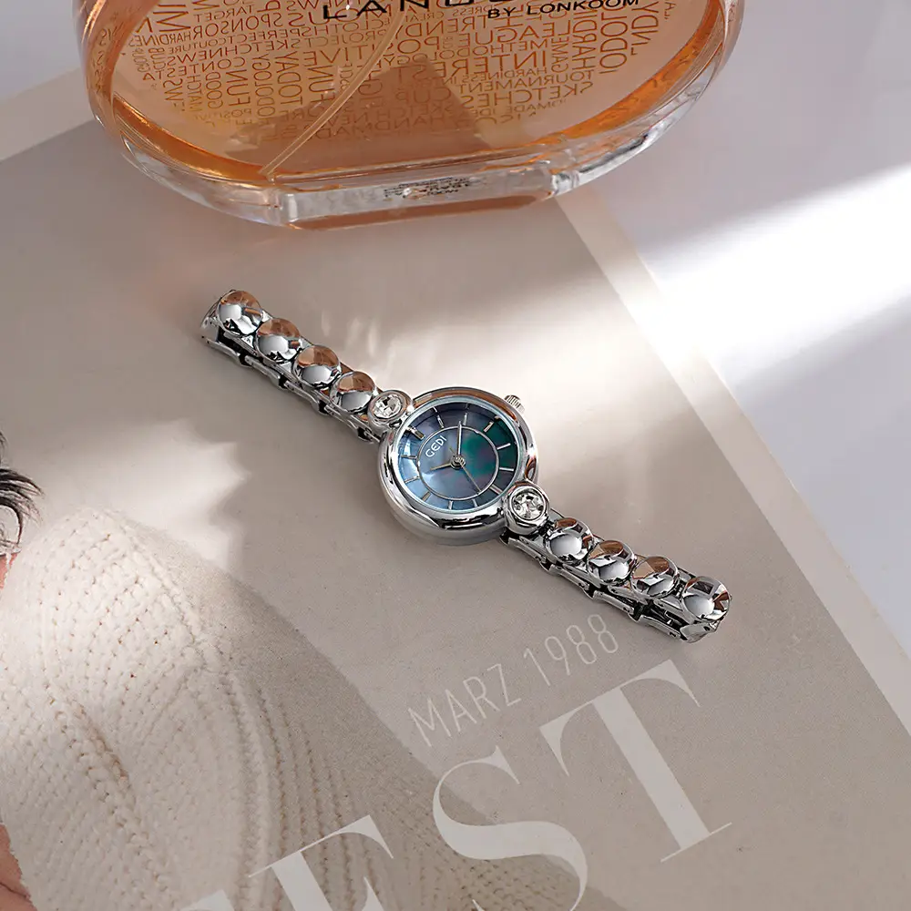Goldie Light Luxury Women's Quartz Watch with Exquisite Alloy Bracelet - Image 7