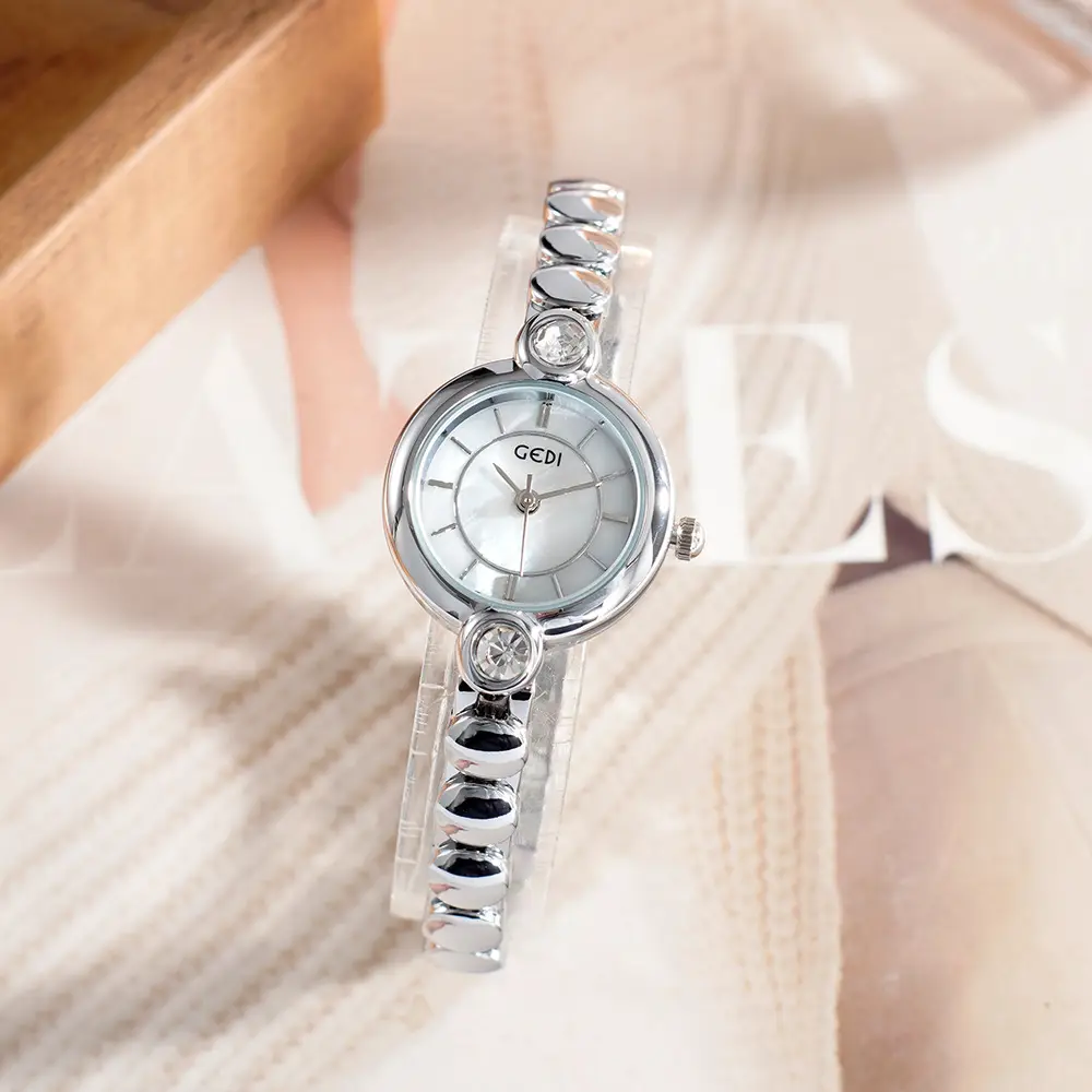 Goldie Light Luxury Women's Quartz Watch with Exquisite Alloy Bracelet - Image 9