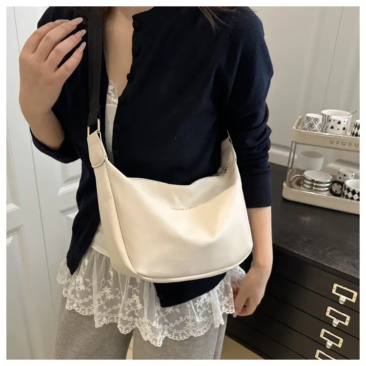 Korean Style Black Women's Shoulder Bag 2025 New — feature 12