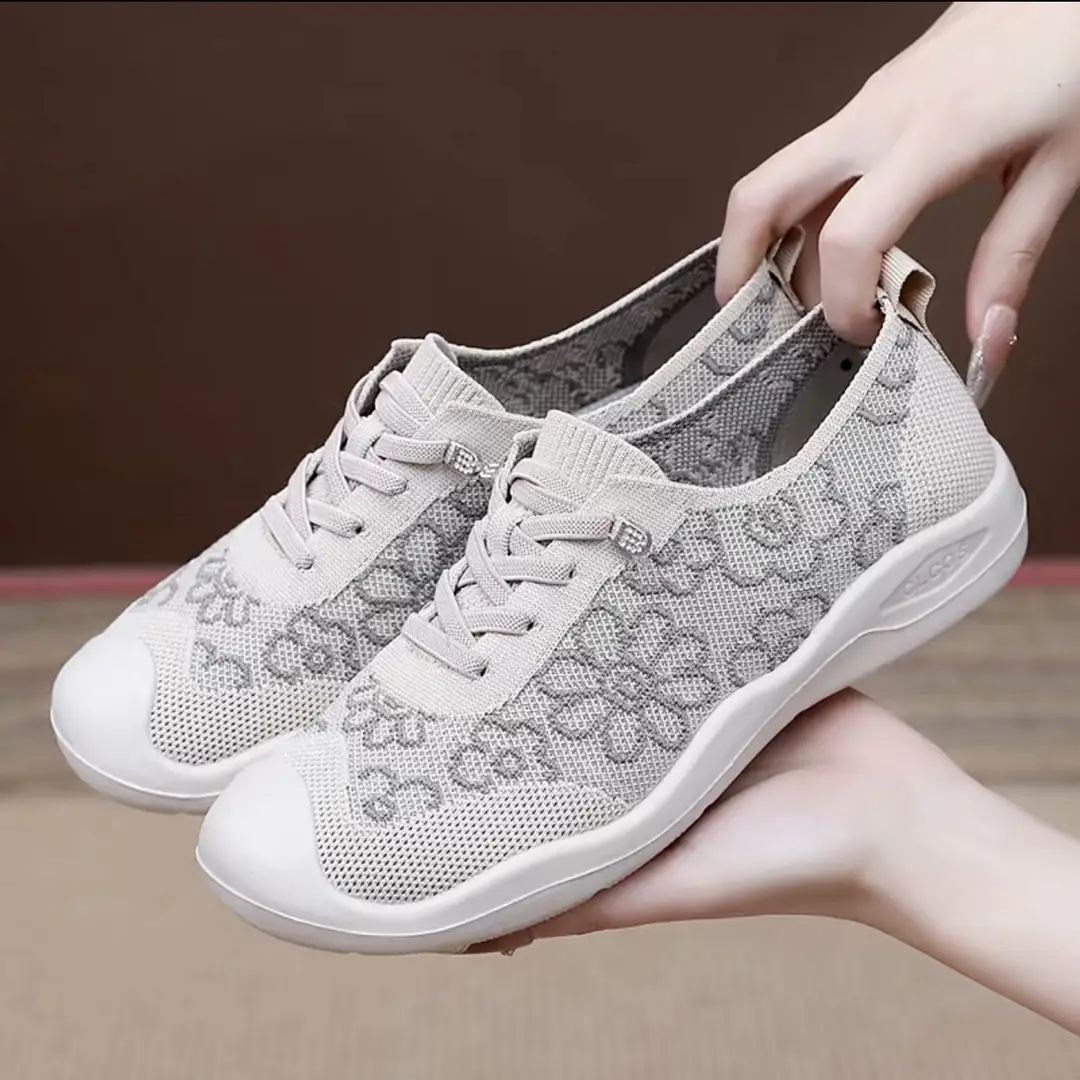 2026 Old Beijing Breathable Soft Sole Embroidered Women's Slip-On Shoes Comfortable Non-Slip Walking Shoes for Moms - Image 4