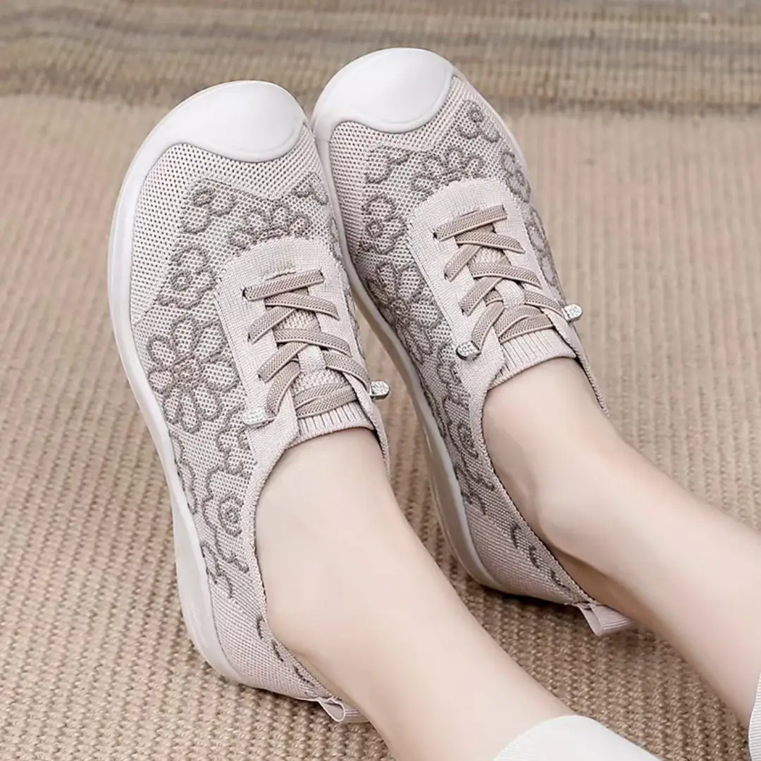2026 Old Beijing Breathable Soft Sole Embroidered Women's Slip-On Shoes Comfortable Non-Slip Walking Shoes for Moms — feature 12